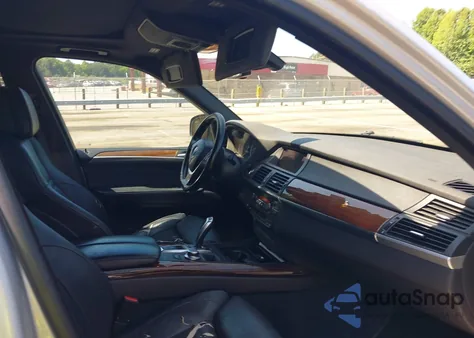 2009 BMW X5 xDrive48I z USA, uszkodzony, nr VIN 5UXFE83549L171457